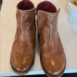 Bed|Stu Yurisa boots